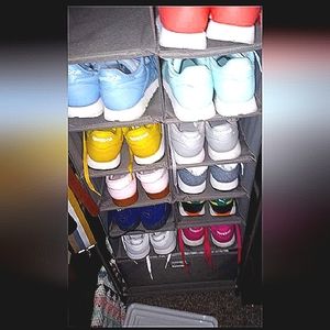 CLASSIC REEBOK'S~LOTS OF COLORS...